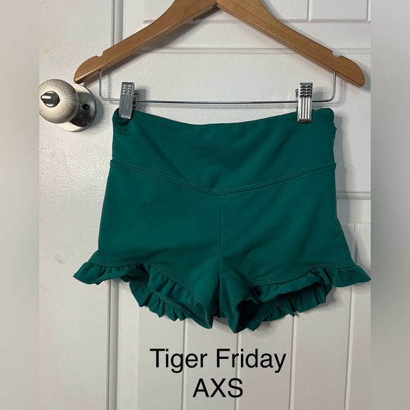 4 pairs of Tiger Friday Women´s Ruffle Athletic Shorts